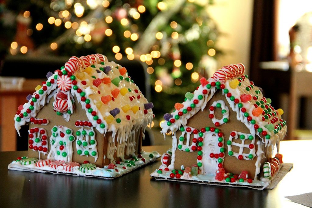 things to do on christmas eve, gingerbread house